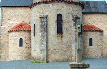 int�rieur de l'�glise de Millay